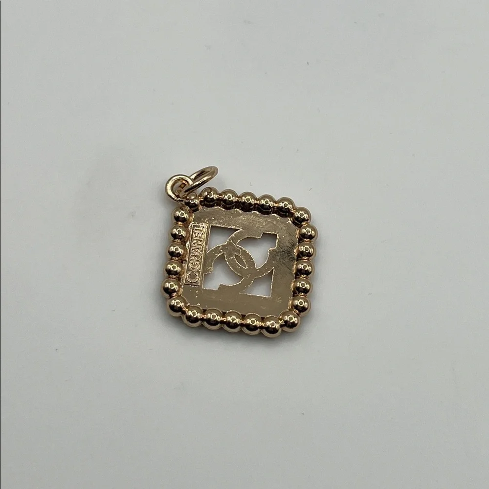 1111. Elegant Gold and Black Crystal Charm - Picture 3 of 3